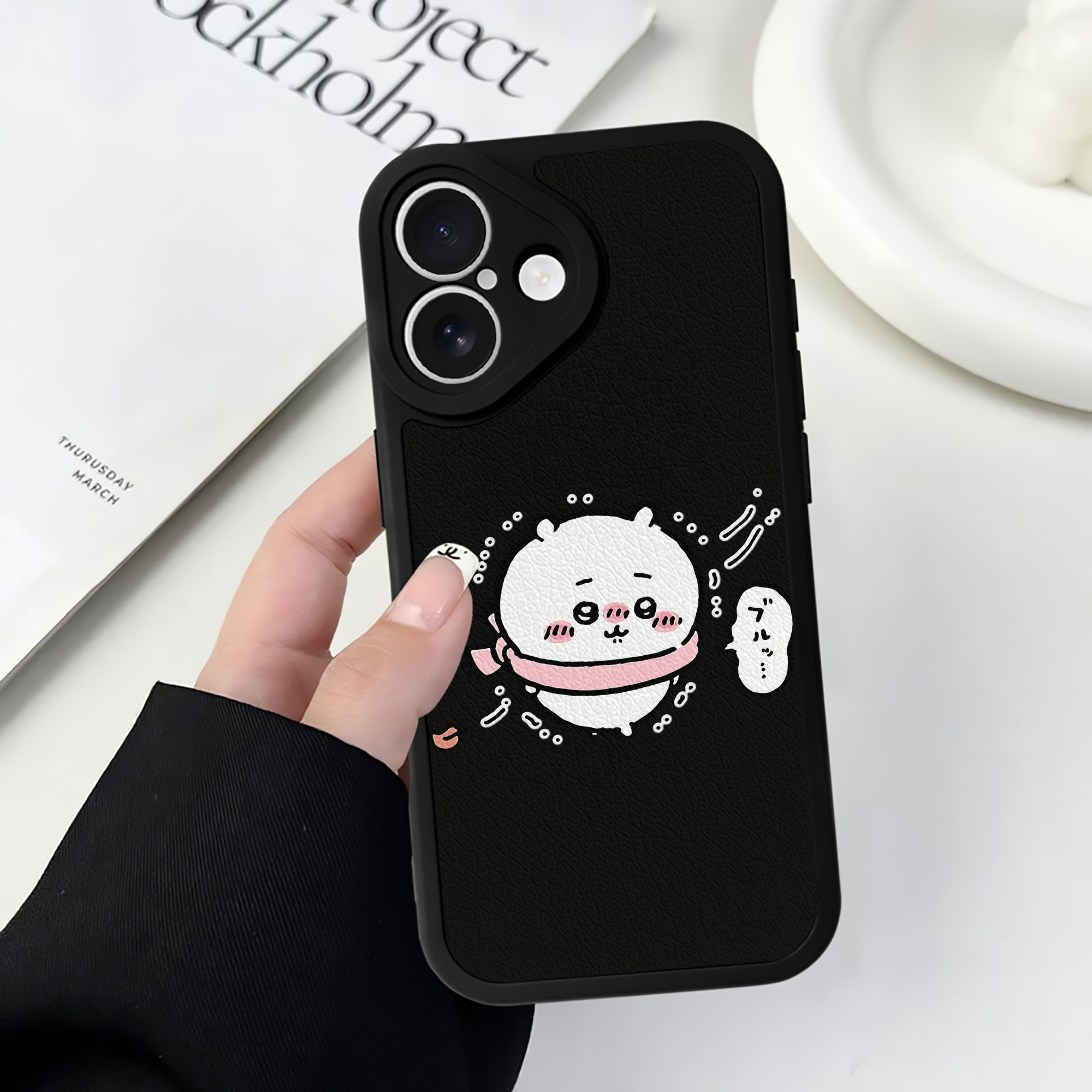 （画像用） ちいかわ ちいかわ Chii-kawa chiikawa 【iPhone 16シリーズ対応】シリコンスマホケース（レザー調） 材質：シリコン